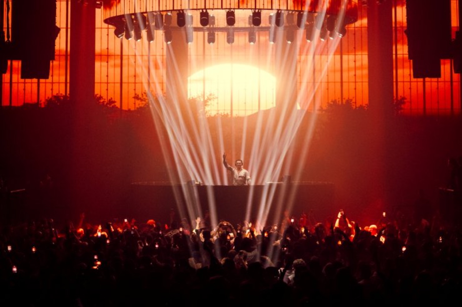 Tiësto (sunrise set)