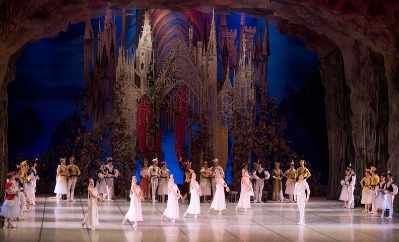 Source image — Swan Lake - Imperial Ballet & Live Orchestra - Music: Pyotr I. Tchaikovsky