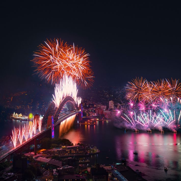 Bild der Quelle — New Year's Eve 9pm Fireworks Cruise