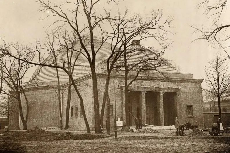 Bild der Quelle — 100 Years of Eternity: Berlin's Sternentheater