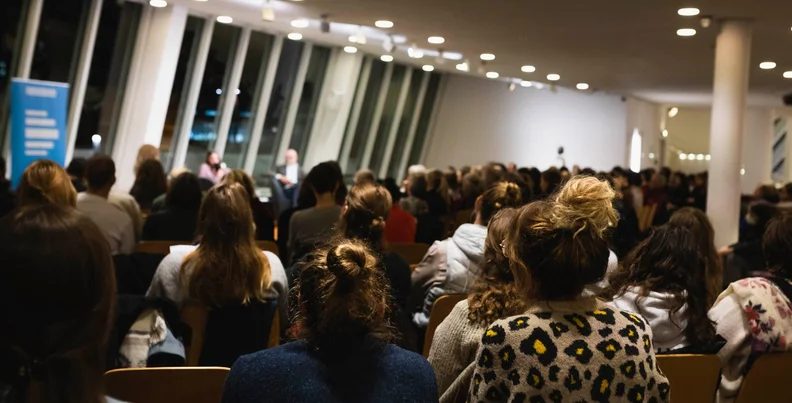 출처 이미지 — Discourse at the Philharmonie