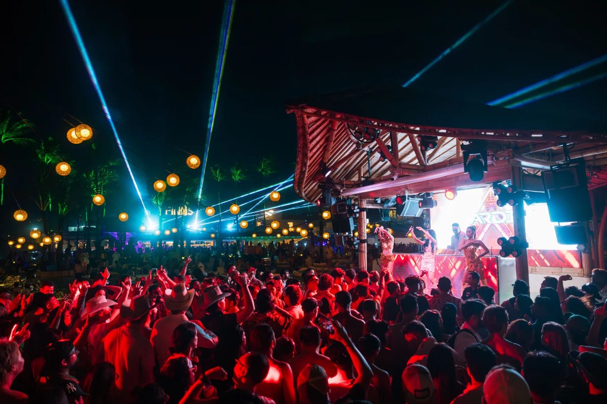 Imagem da fonte — Friday