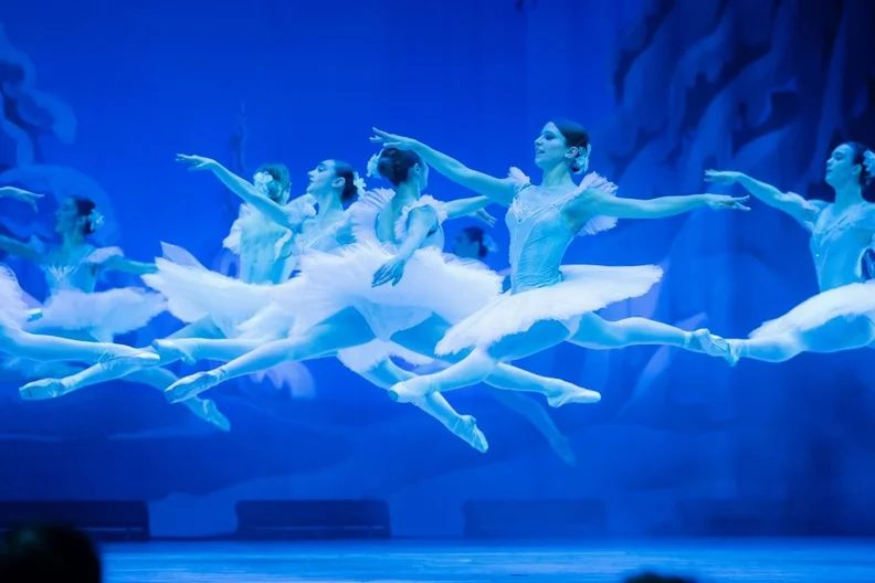 Imagem da fonte — The Nutcracker - Grand Classic Ballet