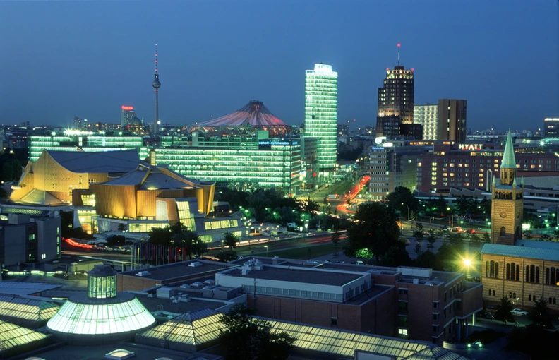 Imagem da fonte — German Symphony Orchestra Berlin, Hankyeol Yoon, Elisabeth Leonskaja,