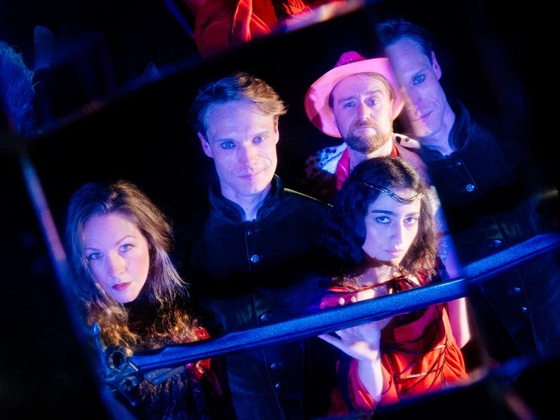 Imagem da fonte — Heroes – New Year’s Eve Special