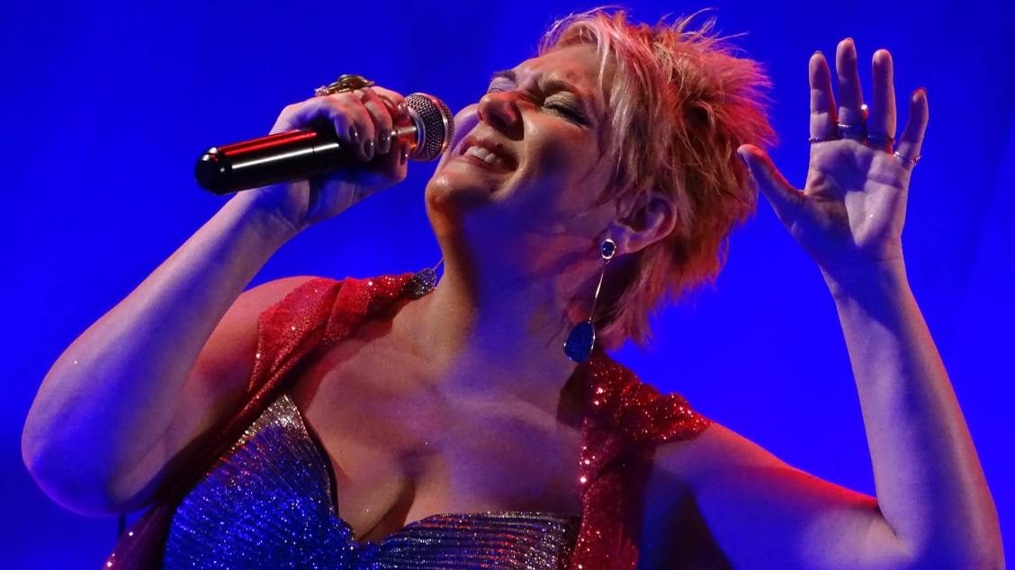 Bild der Quelle — CHEIA DE BOSSA apresenta 'Na Bossa de Elis' com Andréia Pedroso