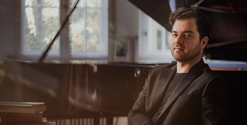 Afbeelding van de bron — Burak Çebi - A Tribute to Ludovico Einaudi