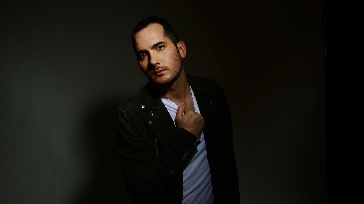 Imagen de la fuente — Andrew Bayer: A Light That Guides Weary Travelers Home