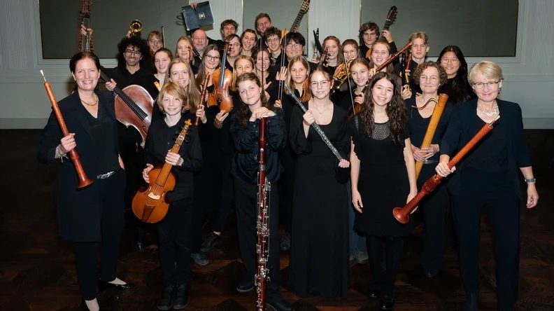 Bild der Quelle — ALL IN A GARDEN GREEN. A journey through the Golden Age of English music