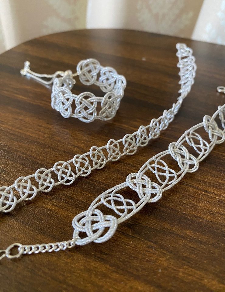Imagen de la fuente — PULSEIRA EM MIZUHIKI