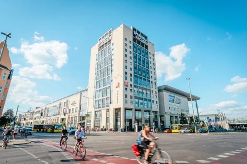 出典の画像 — 25 years of Spandau Arcaden