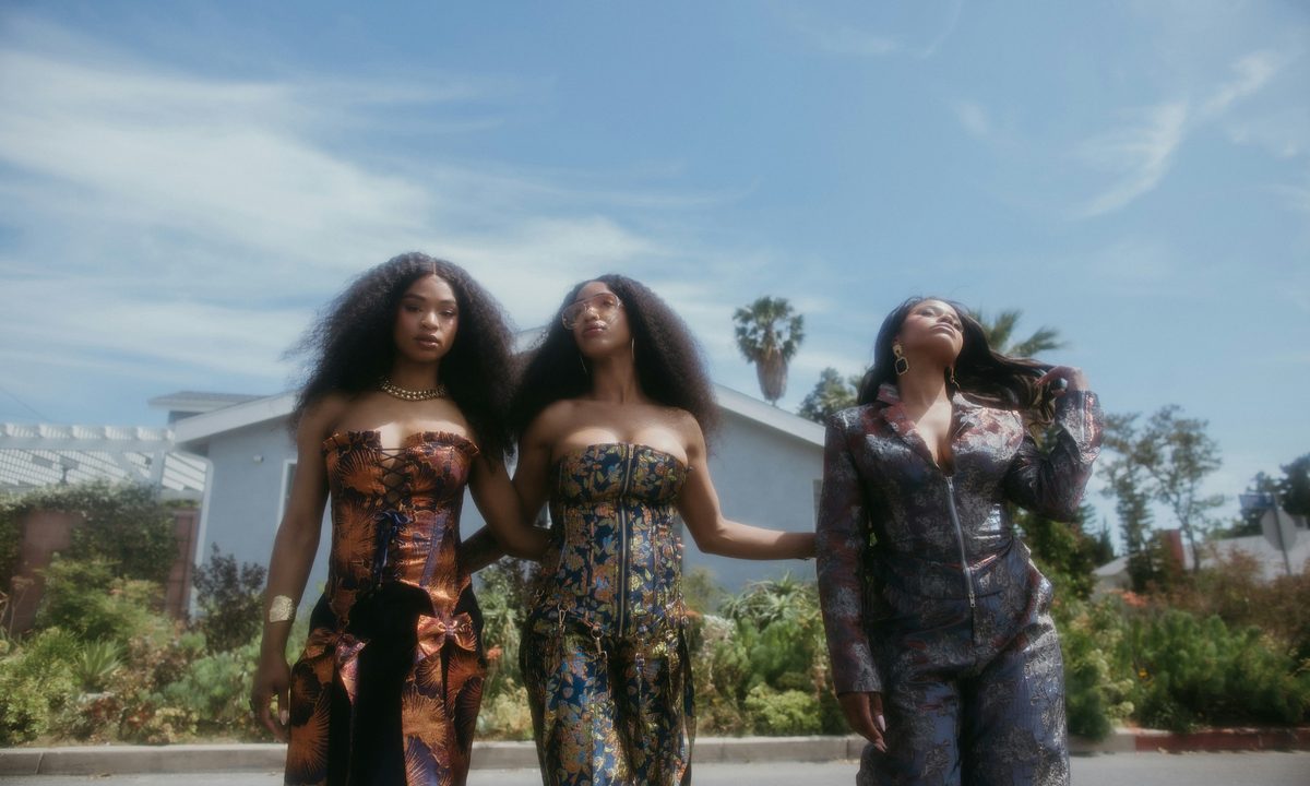Imagem da fonte — J.A.W with The Womack Sisters