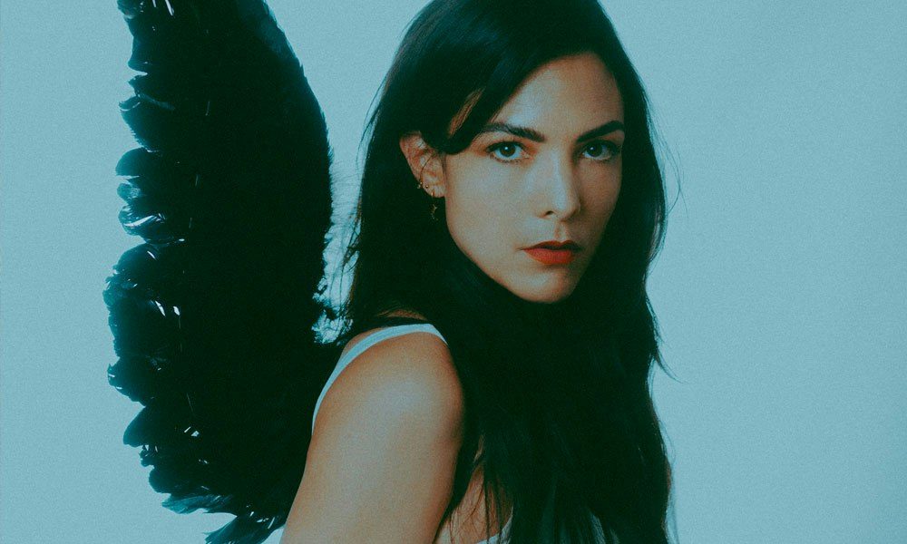 Imagem da fonte — Caro: 'Returning to Innocence' Stripped Down Live + Signing