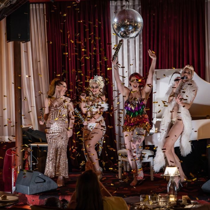 Bild der Quelle — CHIN CHIN: Exclusive New Years Eve burlesque show & dinner