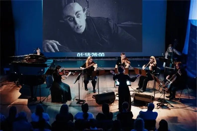 Immagine della fonte — Nosferatu: A Symphony of Horror