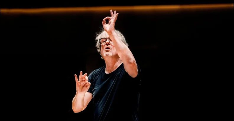 Imagem da fonte — 8:30 – Short Concert