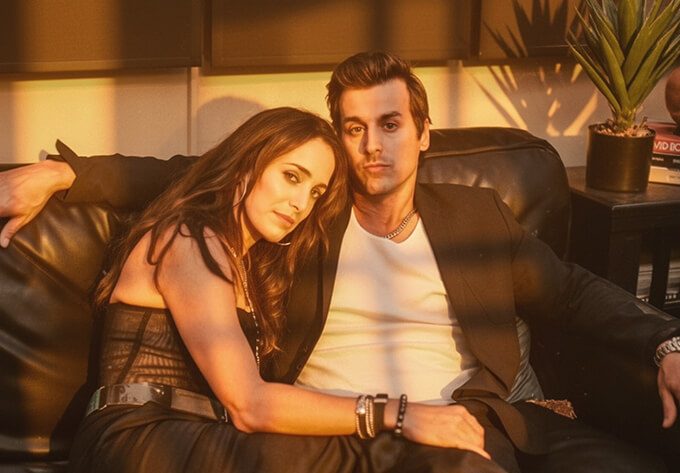 来源图片 — Raine Maida & Chantal Kreviazuk