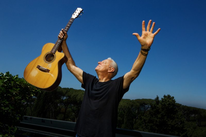 Imagem da fonte — Tommy Emmanuel CGP – Living In The Light Tour