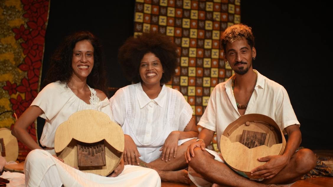 Imagen de la fuente — Zuzuê Contos Africanos