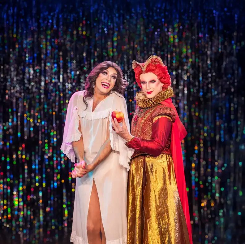 Bild der Quelle — Pink Grimm: THE SLEEPING BEAUTIES