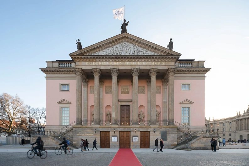 出典の画像 — Performances at the Marzahn-Hellersdorf Children's Opera House