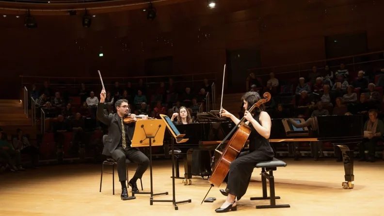 Imagem da fonte — ACADEMY CONCERT