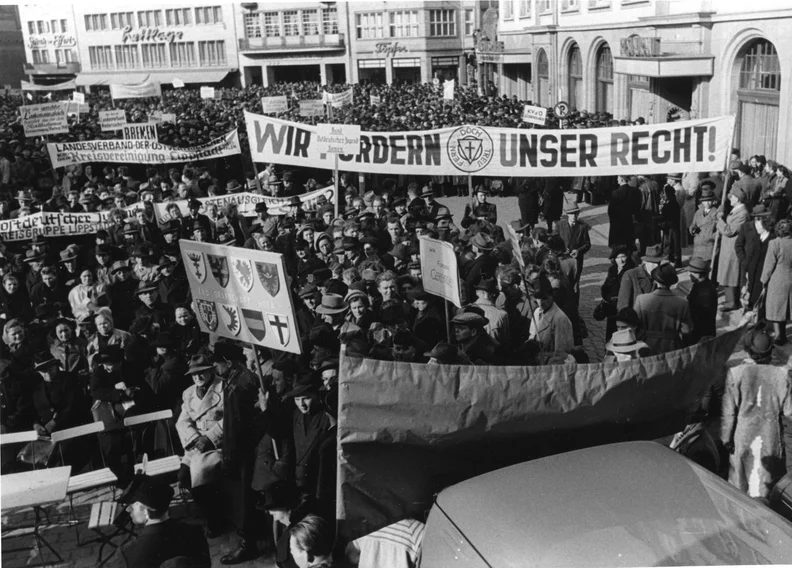 Immagine della fonte — Old Cliques? The Federal Ministry for Displaced Persons between the Nazi Dictatorship and Democracy