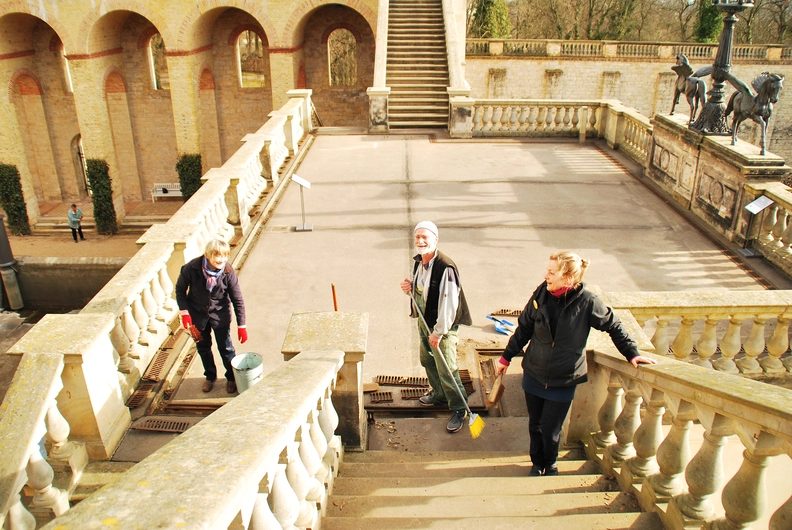 Imagem da fonte — Fall Cleaning at the Belvedere