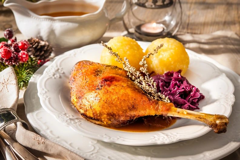 来源图片 — St Martin’s Goose Dinner at the Waldhotel am See