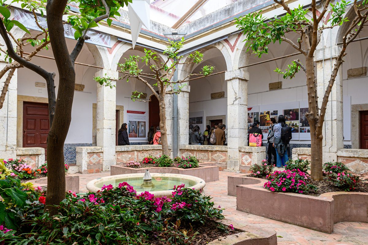 出典の画像 — Visitas temáticas ao Convento dos Cardaes
