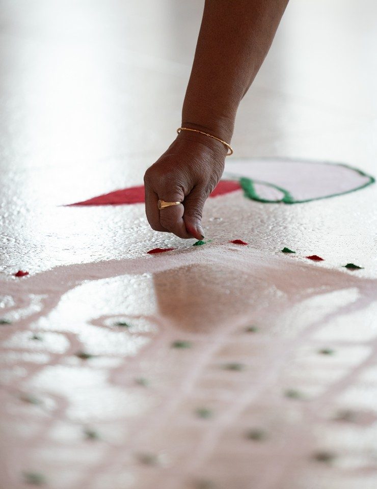 Afbeelding van de bron — UM RANGOLI PARA A LUZ ENTRAR AQUI! | OFICINA