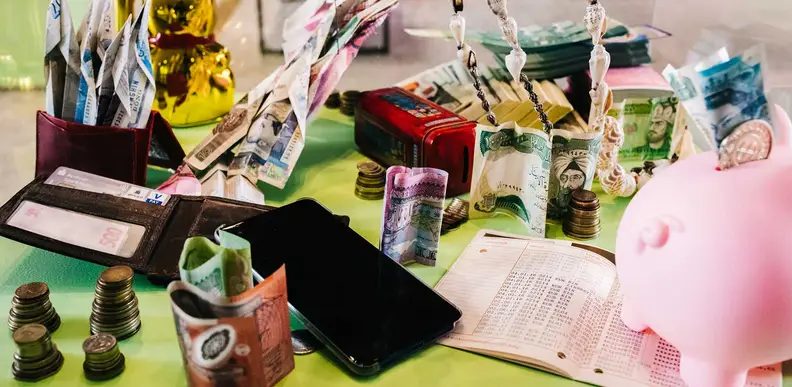 Imagem da fonte — What makes money so powerful?