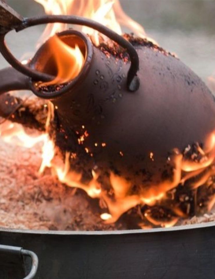 Imagem da fonte — Cerimónia de cozedura | Raku Raku firing ceremony