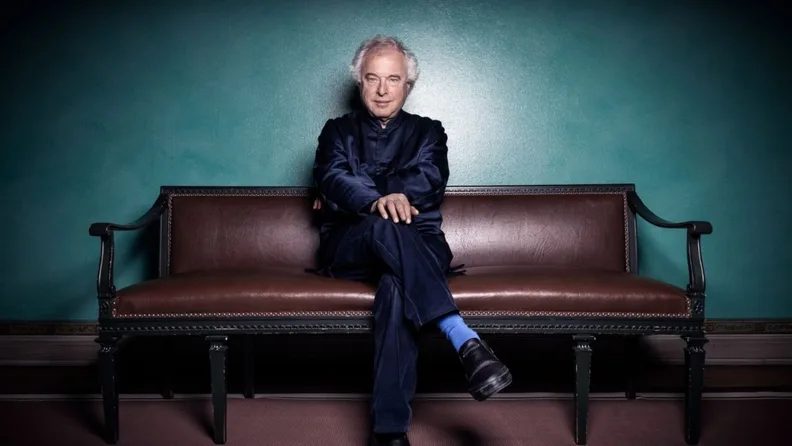 Imagem da fonte — SIR ANDRÁS SCHIFF