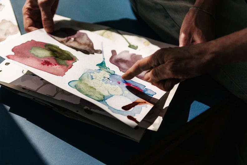 출처 이미지 — Holiday workshop: From anti-asphalt watercolours to egg cartons