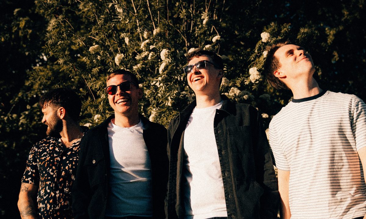 Imagem da fonte — The Lilacs: Stripped Back + Signing