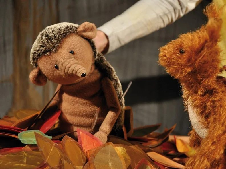 Immagine della fonte — Puppet show: Herr Eichhorn und der erste Schnee