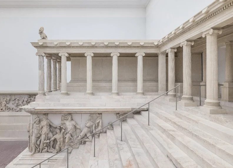 Imagen de la fuente — First day open to the public at the Pergamon Museum