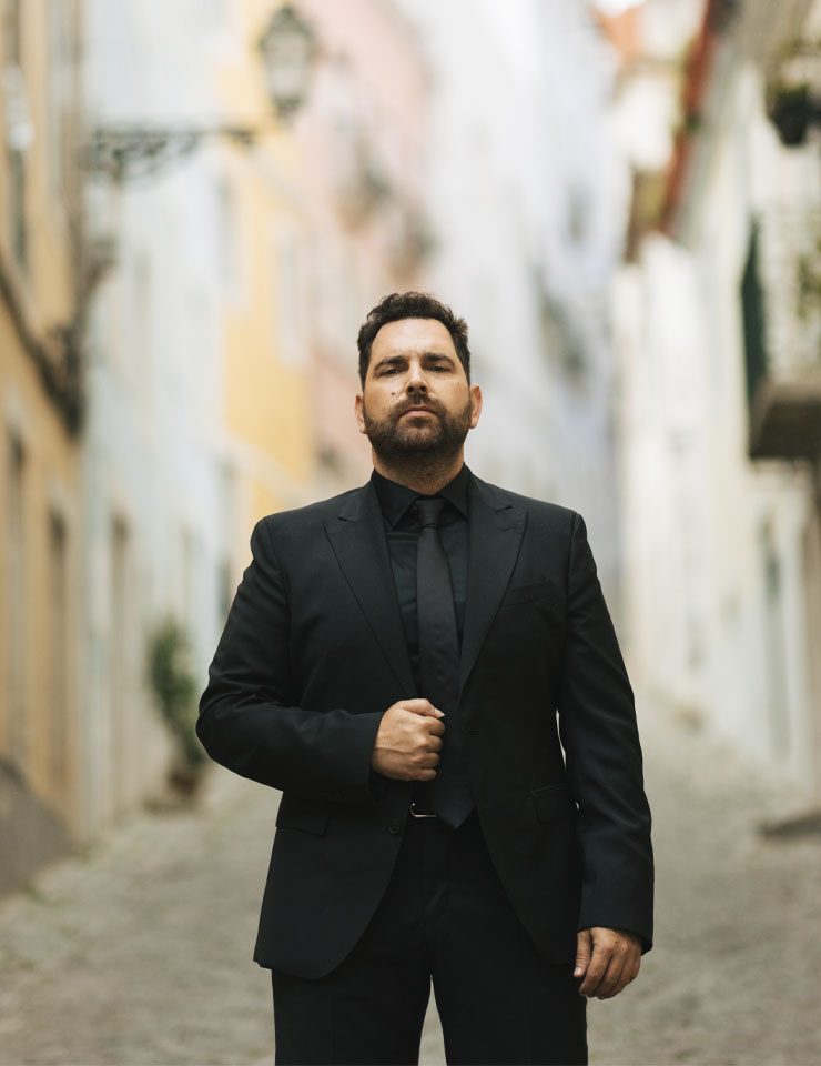 Imagem da fonte — MARCO RODRIGUES CANTA CARLOS DO CARMO | HÁ FADO NO CAIS