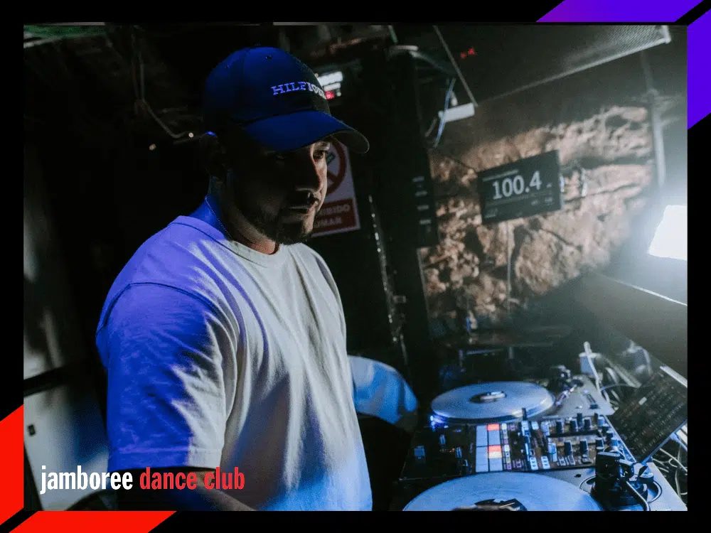 Imagen de la fuente — Saturday Night: DJ Eley