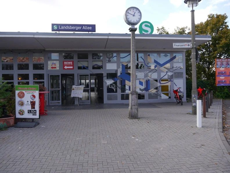 出典の画像 — Rolf Gänsrich’s Neighbourhood Walks: Storkower Straße Industrial Estate