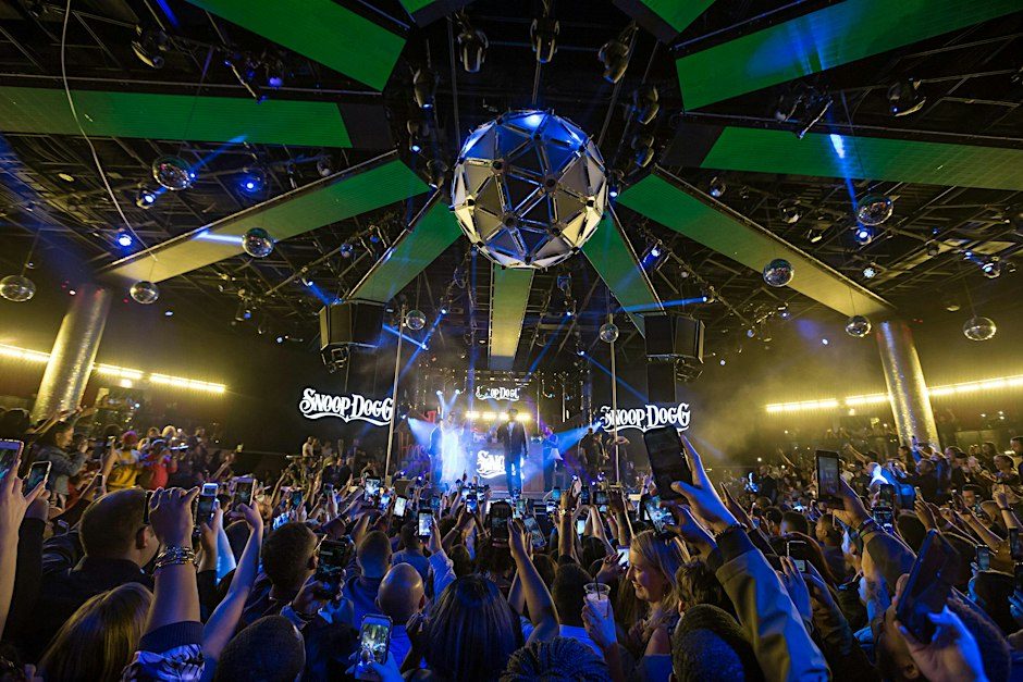 Immagine della fonte — Las Vegas Hip Hop Crawl with Open Bar Party Bus + Skip-the-Line Entry