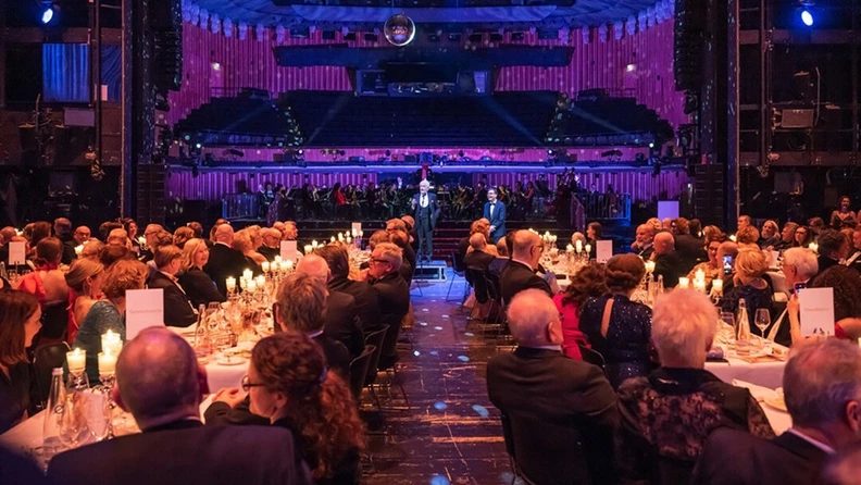 Source image — Ball of the Komische Oper Berlin