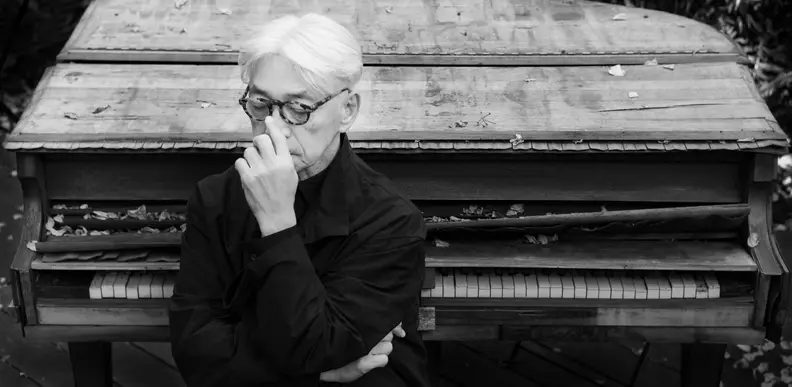 出典の画像 — Ryuichi Sakamoto. seeing sound, hearing time