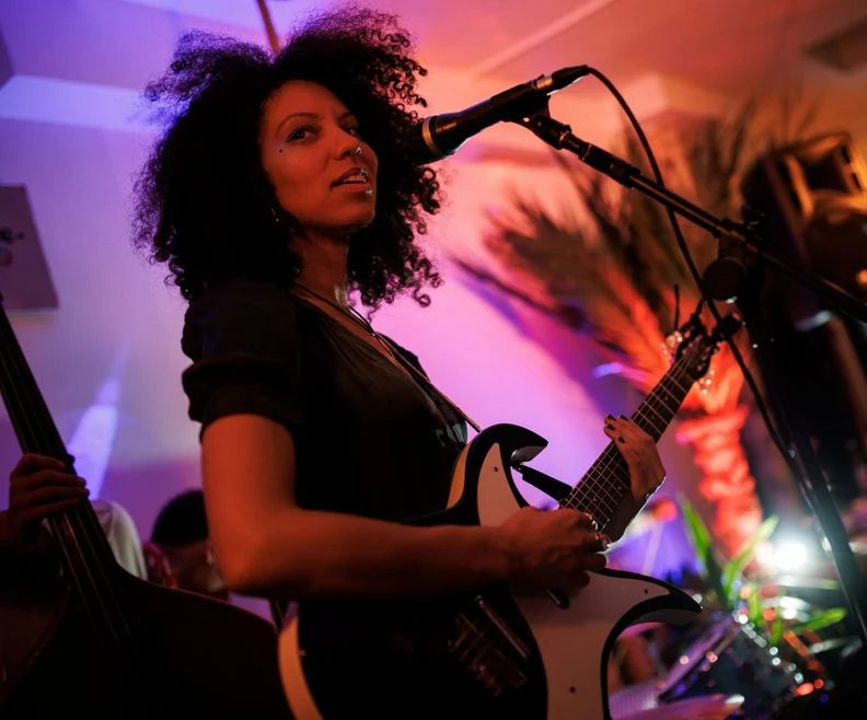 Imagem da fonte — Jasmine Lajeunesse & The Supernovas