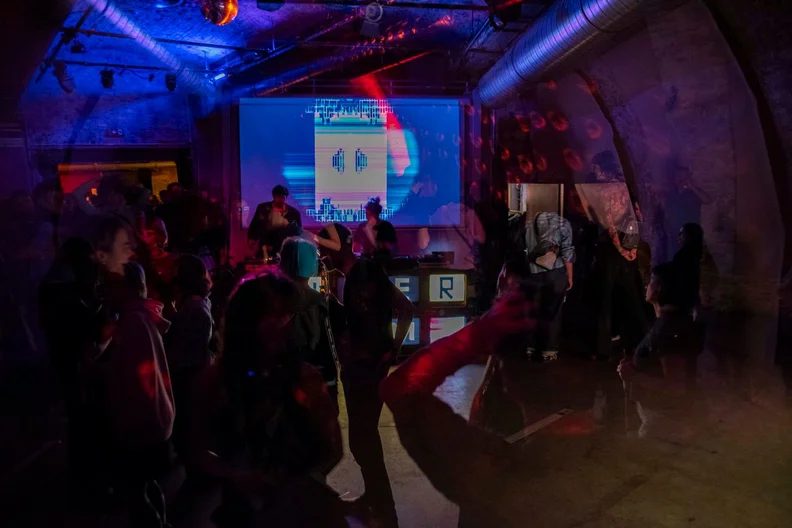 Imagen de la fuente — INTERFILM42: Film Burn – The Friday Party
