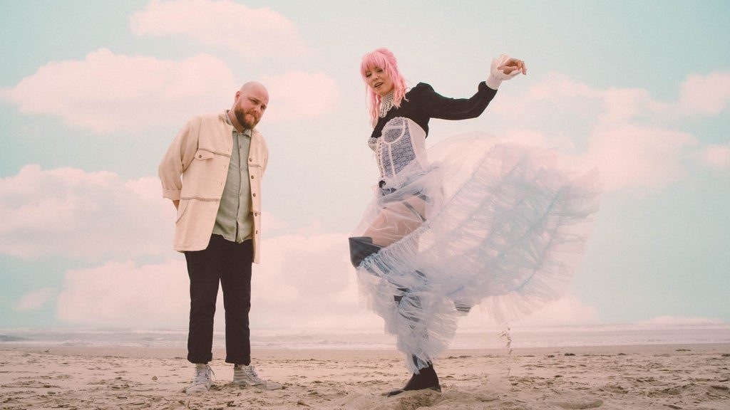 Imagem da fonte — New Constellations: It Comes In Waves Tour