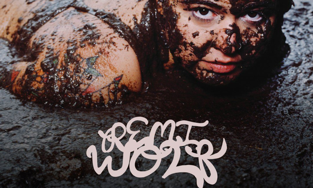 Bild der Quelle — Remi Wolf Album Signing for Mud