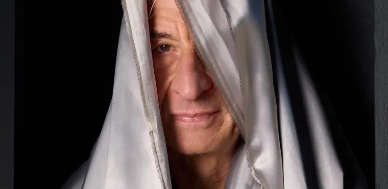 Imagem da fonte — Maurizio Cattelan – On Satire and Shock