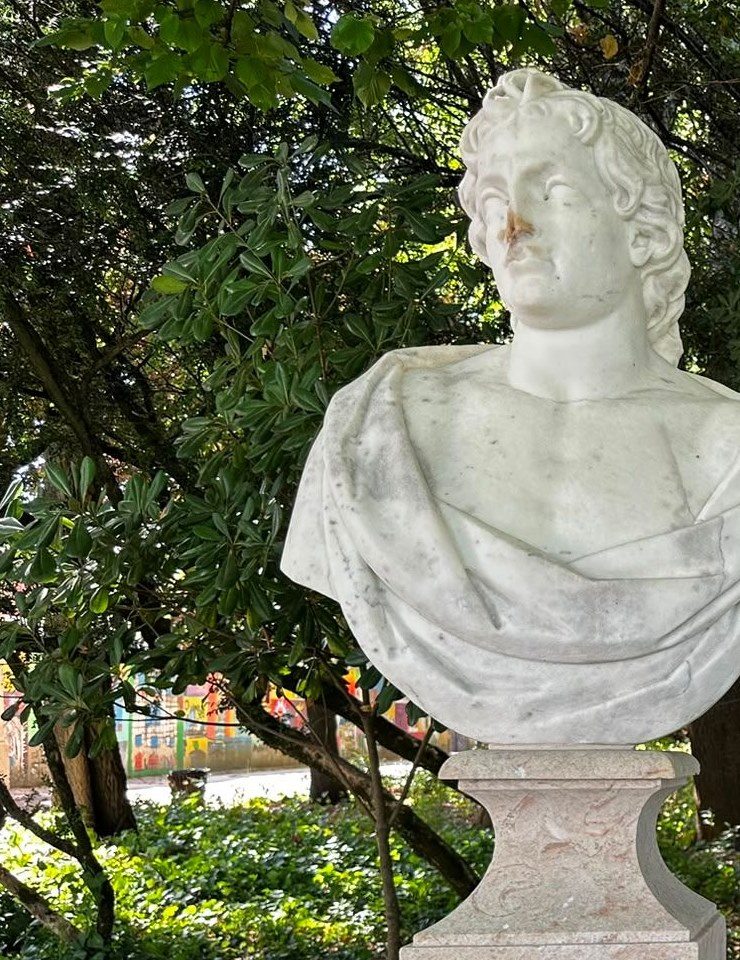 Imagem da fonte — PALÁCIO PIMENTA - APOLO E BACO NO JARDIM DO PALÁCIO - VISITA ORIENTADA